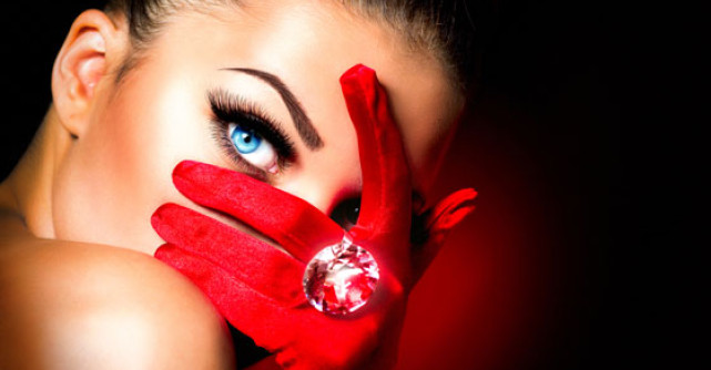 Riduri in jurul ochilor, pleoape lasate? Ce solutii propun specialistii