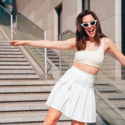 Summer Trend Alert: Fusta de tenis cucerește garderoba verii. Cum o integrăm în ținute?