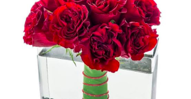 Cum putem păstra florile în vază pentru o perioadă mai lungă de timp?