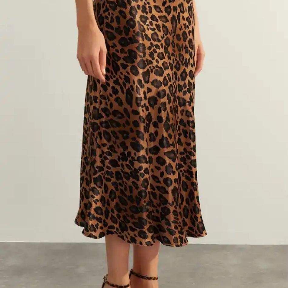 Reînnoiește-ți garderoba de primăvară cu cele mai frumoase fuste ale sezonului