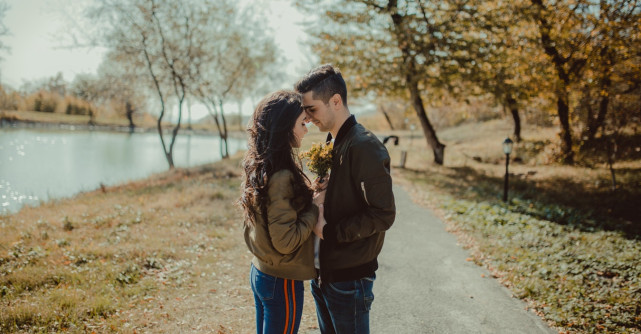 4 Moduri de a îți iubi mai profund partenerul de cuplu