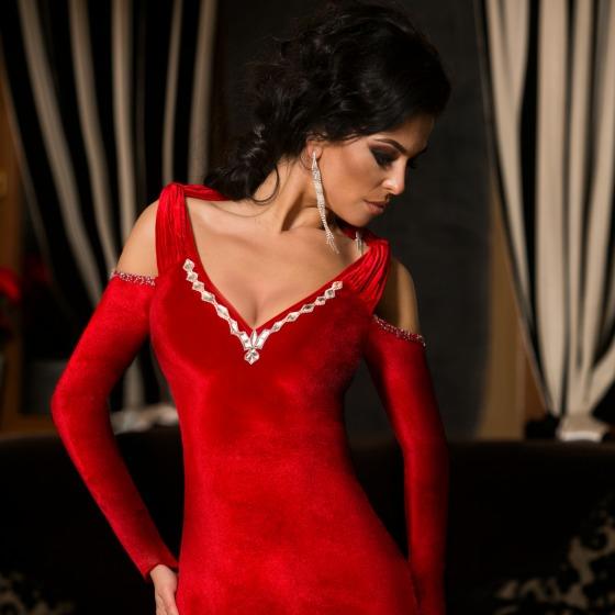 Atingeri de catifea: 10 rochii care emana senzualitate si eleganta