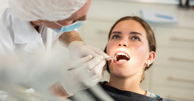 Toate femeile trebuie să știe acest lucru! Osteoporoza poate duce la afecțiuni stomatologice și chiar la pierderea dinților! 