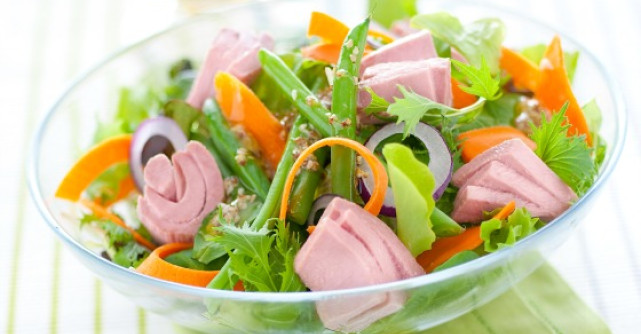 Salata cu ton RIO Mare, fasole si morcovi 
