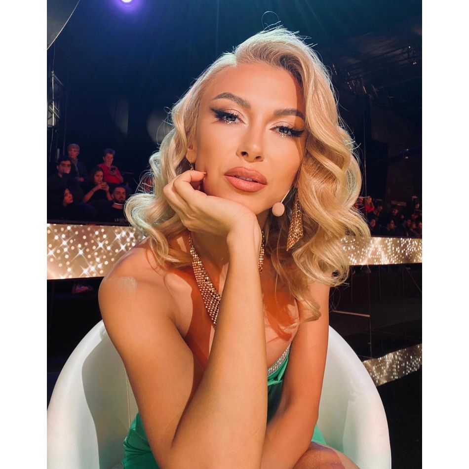 Andreea Bălan a izbucnit în lacrimi la America Express, după ce s-a întâlnit cu două femei care își cresc copiii singure