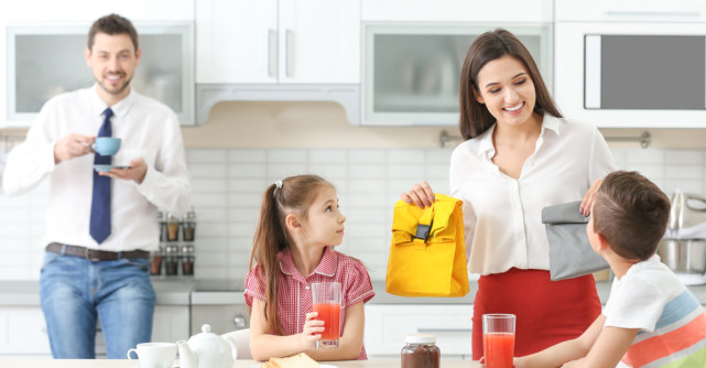 Studiu: Pregătirea copiilor pentru școală este echivalentă cu o zi de muncă în plus