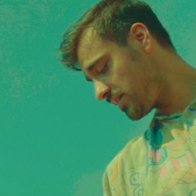 Liviu Teodorescu lanseaza piesa Unde iti zboara gandul?