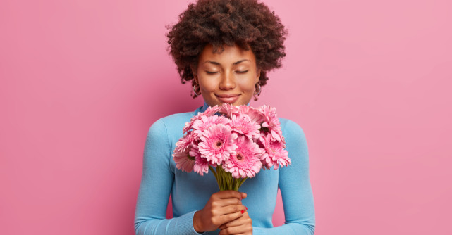 Primăvara începe cu o floare: 4 aranjamente florale pe care le poți oferi persoanelor dragi