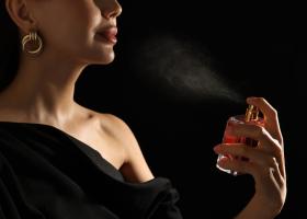 5 parfumuri cu note de iasomie, perfecte pentru femeia care vrea să atragă toate privirile