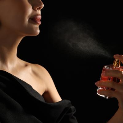 5 parfumuri cu note de iasomie, perfecte pentru femeia care vrea să atragă toate privirile