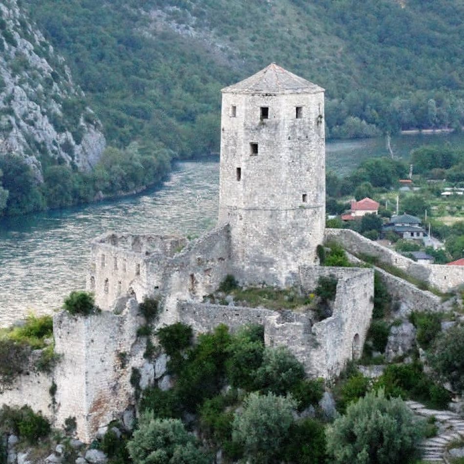 Descoperă frumusețea și tradițiile pascale în destinații ortodoxe din Europa