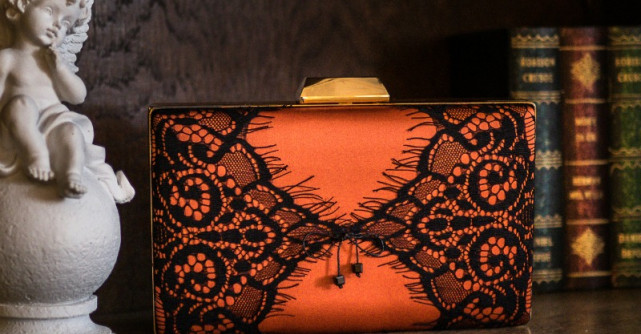 Colectia de clutch-uri de matase SILKDOM disponibila si in cadrul Dacia 24