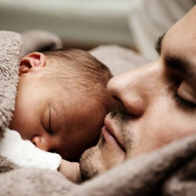 6 schimbări prin care trec bărbații după ce devin tați