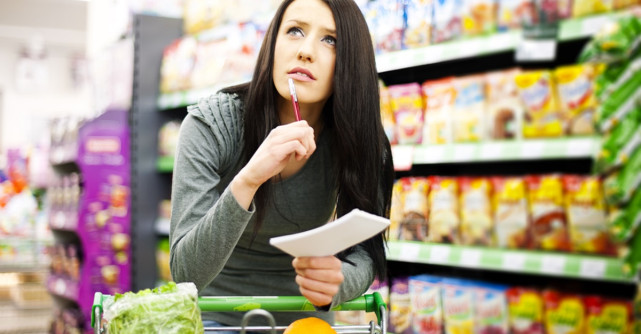 Cum să-ți planifici lista de cumpărături pentru o dietă echilibrată? Ponturi pentru a alege inteligent de pe raft