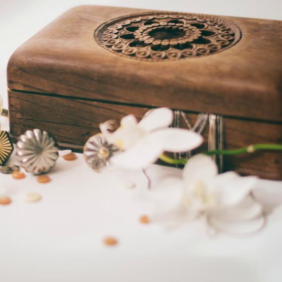 Cutii pentru depozitat bijuterii si amintiri