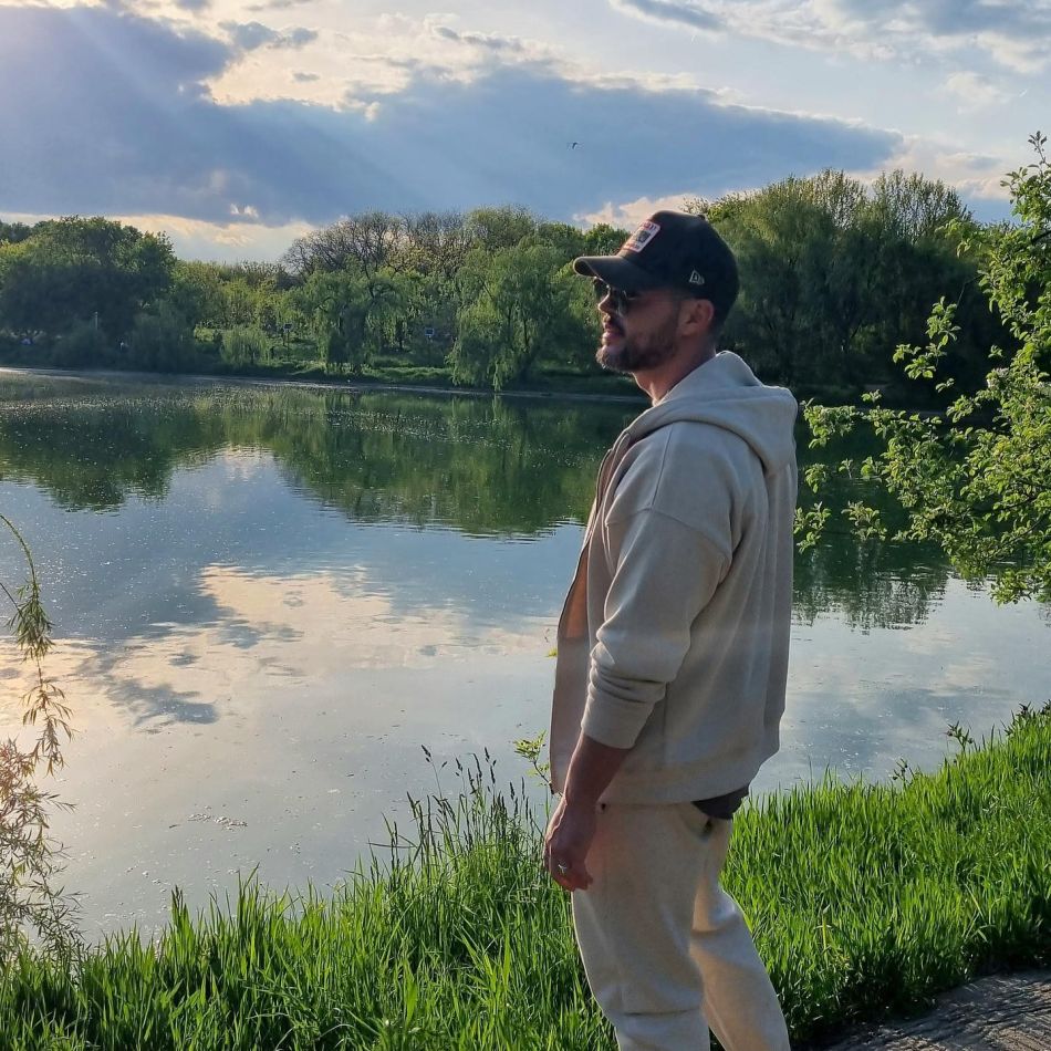 Victor Slav și-a luat fiica și au plecat în Bulgaria.Fostul prezentator tv s-a împăcat cu fosta iubită, Selina, care l-a înșelat