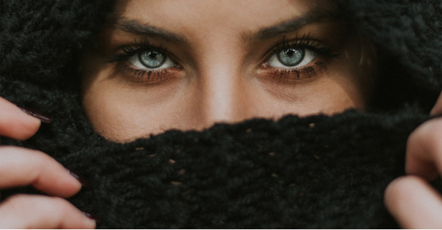 Căciulile din lână tip cagulă sunt noua modă în acest sezon