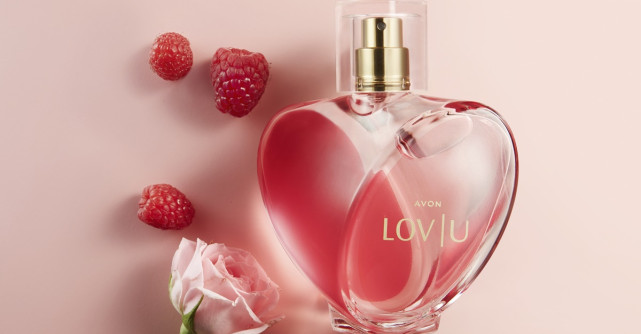 AVON lansează LOV | U, parfumul care spune povestea romantismului exprimat prin gesturi mici de dragoste