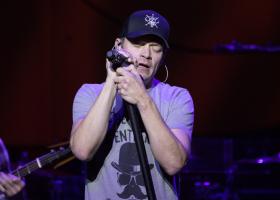 Doliu în lumea rockului: Brad Arnold, solistul și membrul fondator al trupei 3 Doors Down, a murit la 47 de ani