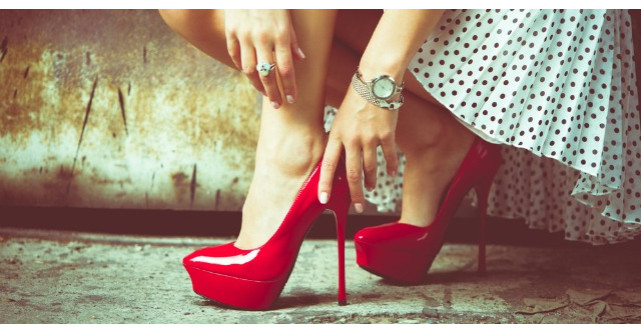 Ce poti pati daca porti pantofi cu toc. Te vei gandi de doua ori inainte sa-i incalti