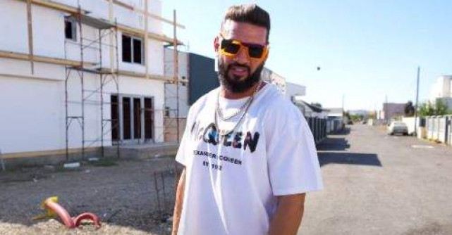 Dorian Popa, gest impresionant pe străzile din București. Vloggerul a izbucnit în lacrimi:O să ajungeți la sapă de lemn