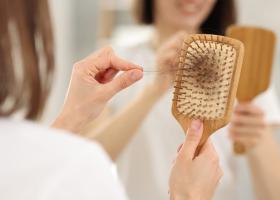 Minoxidil pentru femei: cum acționează asupra căderii părului