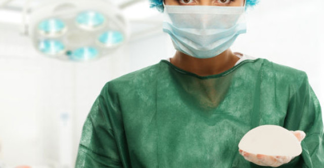 Ce tip de implant mamar aleg: rotund sau anatomic, sub muschi sau deasupra?