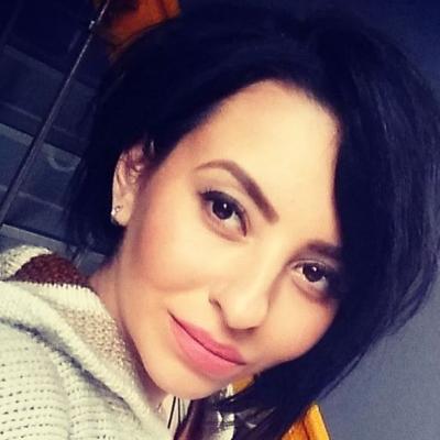 Giulia Anghlescu, mai provocatoare ca niciodată! Uite ce sexy este artista la cei 37 de ani pe care îi are