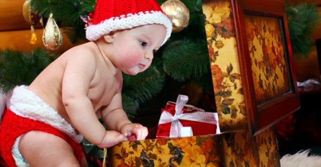 Un copil din Romania poate aprinde bradul de Craciun de la Disneyland Paris