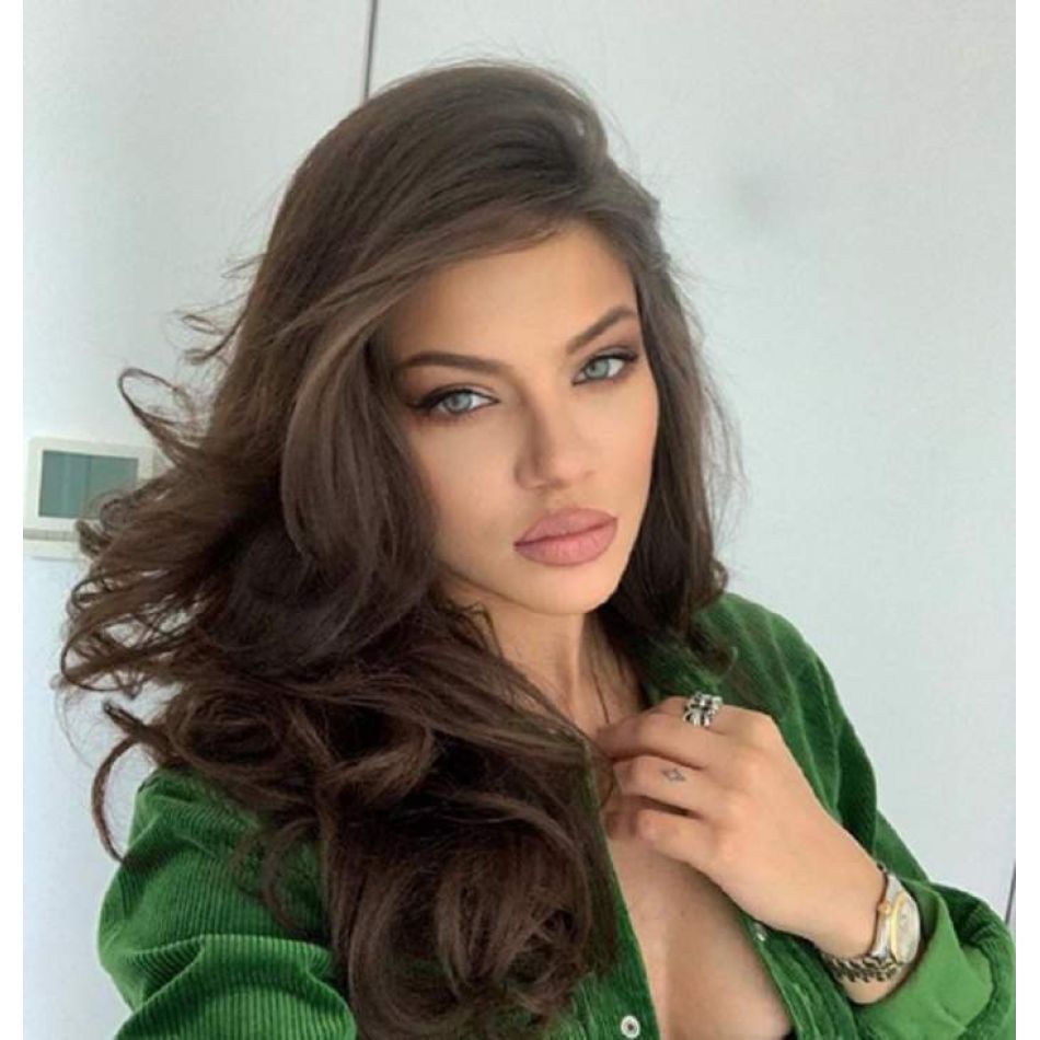 Cristina ICH, scandal pe tema refugiaților! Aluziva a criticat-o dur pe Cristina ICH pentru modul în care i-a ironizat pe români