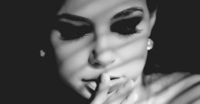 De ce nu ai găsit încă dragostea? Poate pentru că ți-ai dat seama că nu ai nevoie de nimeni pentru a fi fericită