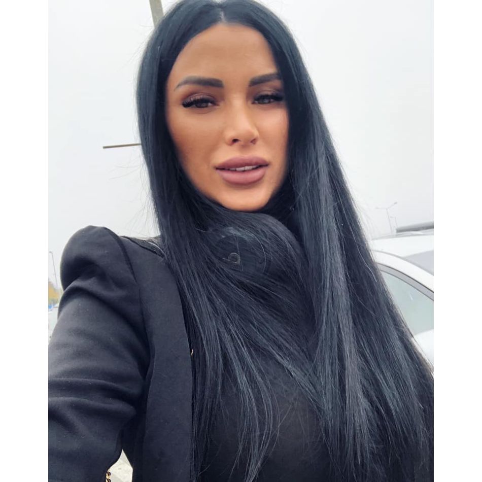 Daniela Crudu și-a pus apartamentul la vânzare. Cât costă să locuiești în cuibușorul de nebunii din Drumul Taberii?