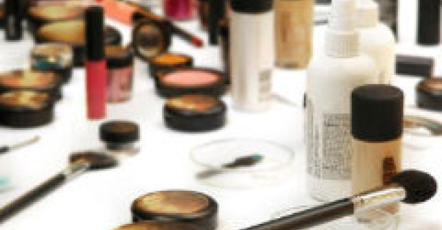 6 sfaturi ca sa iti protejezi cosmeticele de microbi