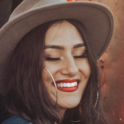 Rujurile în roșu închis sunt elegante: dar cui i se potrivesc