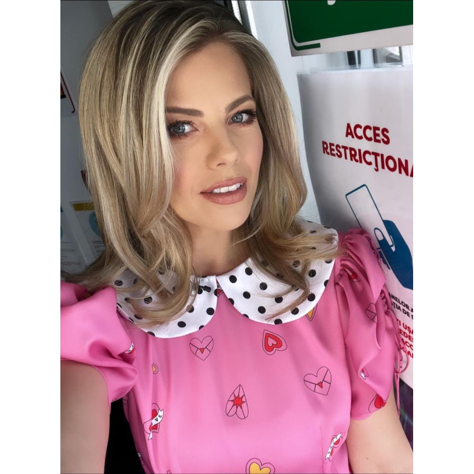 Roxana Hulpe și-a botezat fetița la biserica unde slujește tatăl ei. Cosmin Stan a fost nașul de botez al micuței