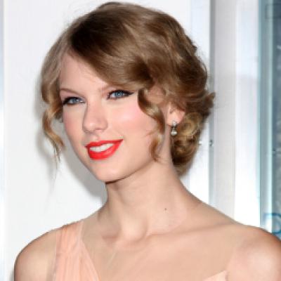 Taylor Swift a facut furori la Academy of Country Music Awards