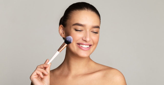 Realizează un machiaj impecabil cu ajutorul acestor 4 pensule!