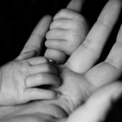 Tipul de atașament matern: factor decisiv în stabilitatea emoțională și relațională matură