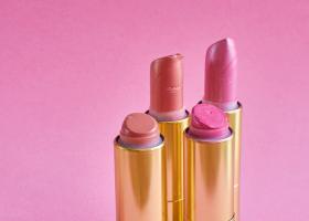 Pelicula albă pe rujurile tale? Când trebuie să te îngrijorezi