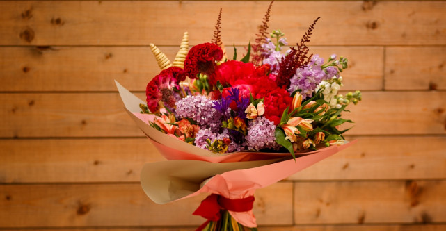 Baiatul cu Flori pentru fiecare moment special, pentru fiecare om drag 