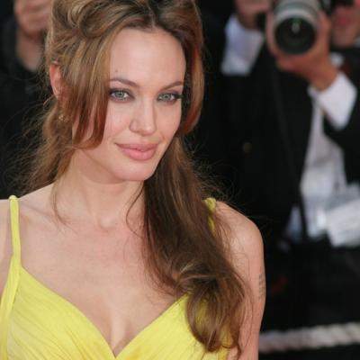 Angelina Jolie, topless. Imaginea care valoreaza zeci de mii de dolari
