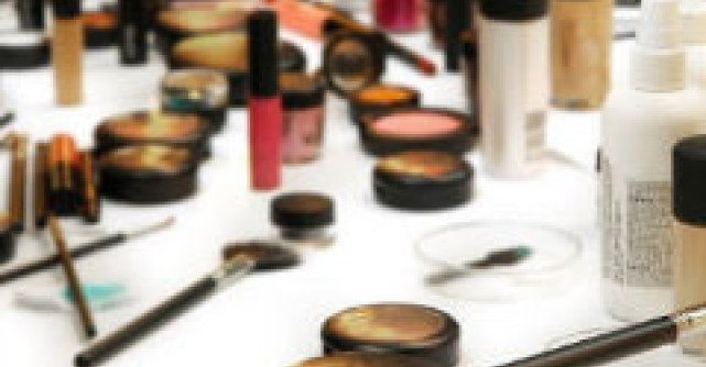 5 Cosmetice care te imbatranesc