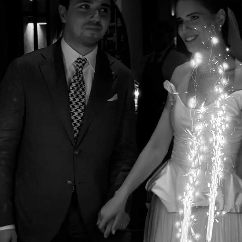 Sara, fiica Adinei Buzatu, s-a căsătorit! Primele imagini în rochie de mireasă. Tânăra și Luca au spus Da
