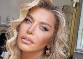 Loredana, mai provocatoare ca niciodată. La 51 de ani, diva s-a pozat în lenjerie roșie și în ipostaze senzuale