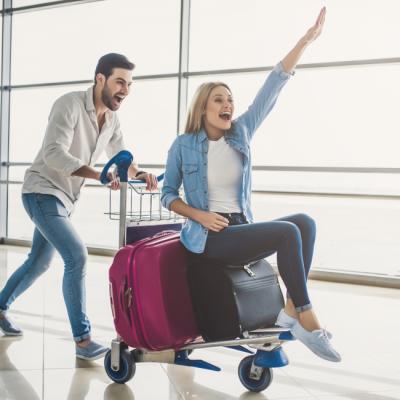 5 ținute ultra fashion ca să fii gata să zbori cu avionul: confort real, dar cu stil aparte