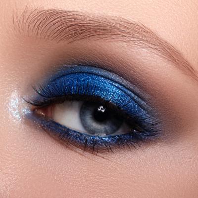 Cum integrăm trendurile vechi sau retro din machiaj într-un look modern?