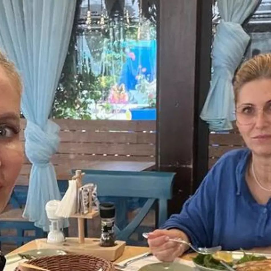 Val de critici după ce Andreea Bănică a postat o fotografie cu o actriță celebră! Ce i-a deranjat pe internauți?
