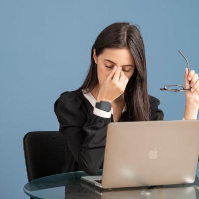 Cum să faci față cu brio unui micromanager