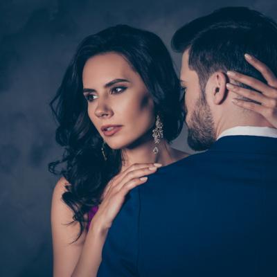 Îți e greu să te relaxezi în pat? 9 semne că mintea îți taie plăcerea și cum revii la libidou