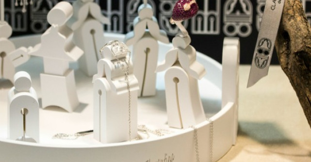 Claudia Florentina prezinta colectia de bijuterii Amour in magazinul Helvetia (fostul Helvetansa)